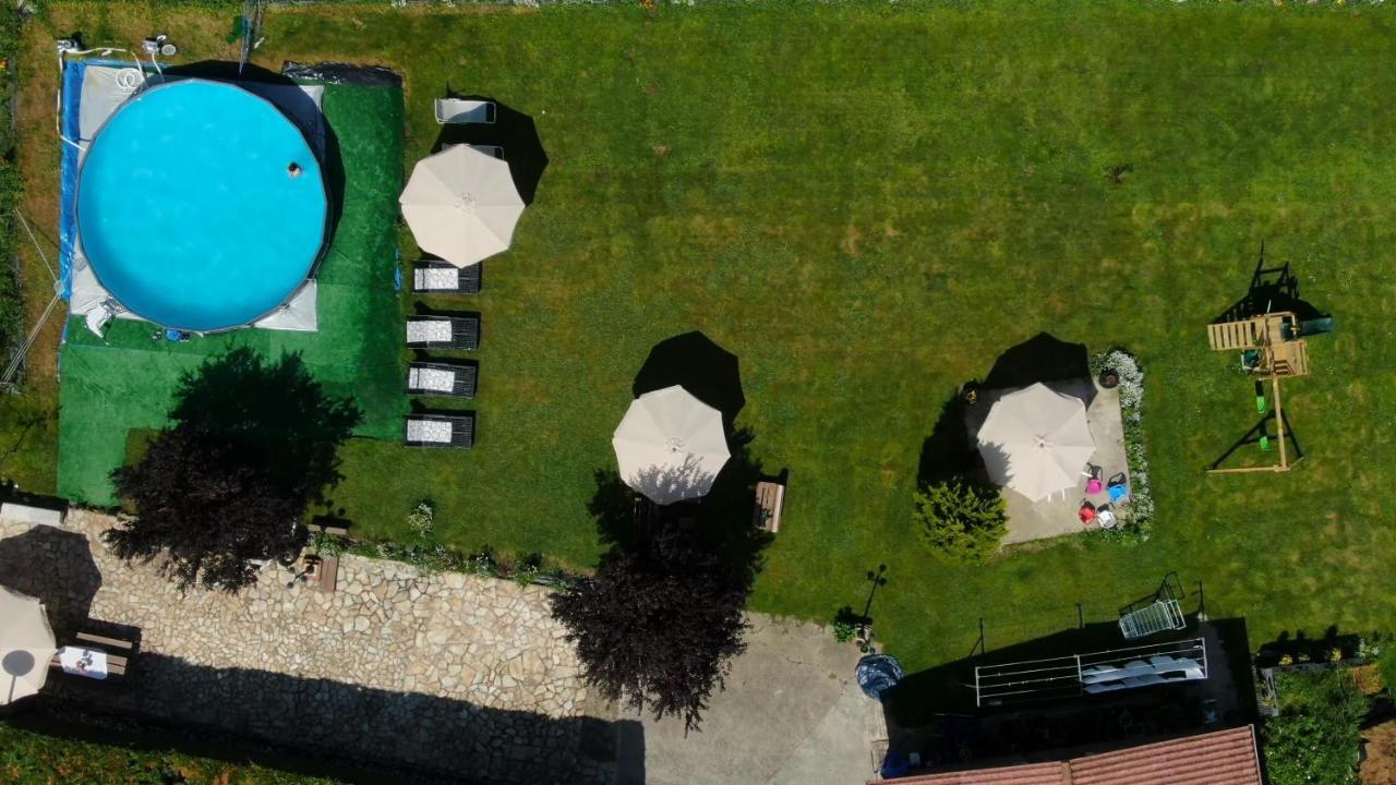 Casa Madrazo Con Piscina Y Parrillas Praves Bagian luar foto