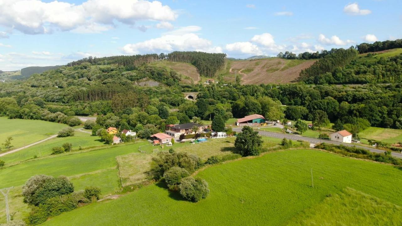 Casa Madrazo Con Piscina Y Parrillas Praves Bagian luar foto